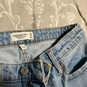 Abercrombie & Fitch Women’s Light Wash Straight Jeans